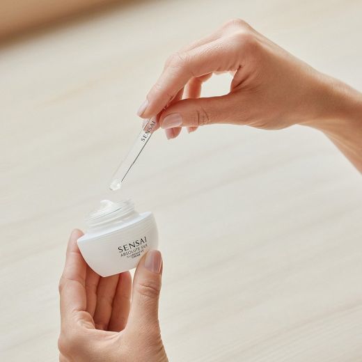 SENSAI Absolute Silk Illuminative Cream