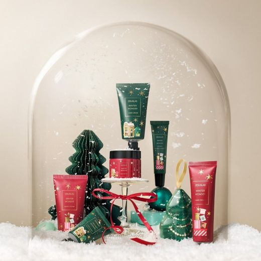 DOUGLAS COLLECTION Seasonal Winter Wonder Tin Mini Hand Care Tree 