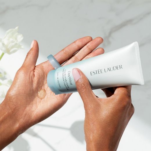 ESTEE LAUDER  Daywear Glow Boost Jelly Cleanser