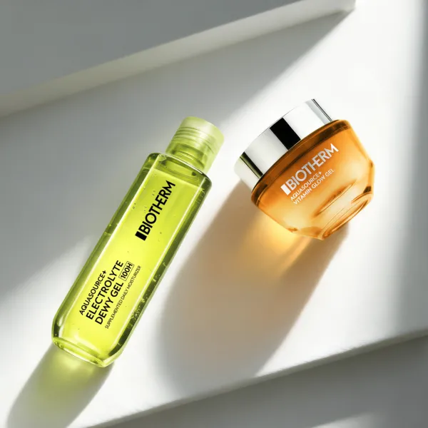 Biotherm Aquasource nahahooldustooted valgusküllases kompositsioonis.
