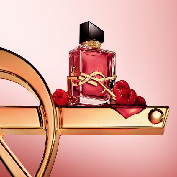 See on ühtaegu magus ja julge – kõhklematu naiselikkuse avaldus.