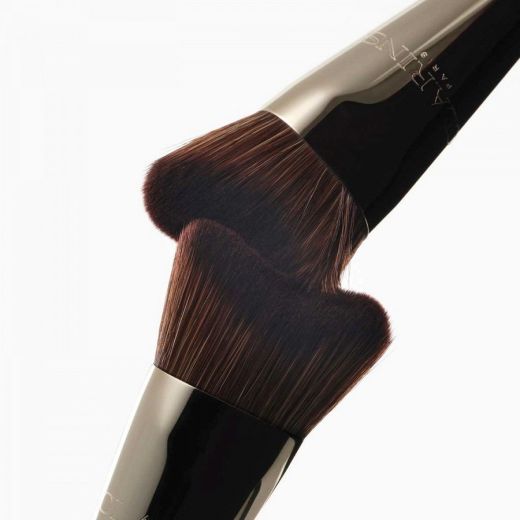 CLARINS Gua Sha-Inspired Foundation Brush 
