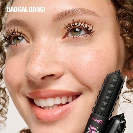 BENEFIT COSMETICS The Benemart - All You Need Lash & Cheek Christmas Beauty Set