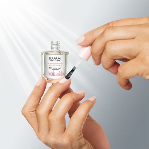 DOUGLAS COLLECTION MAKE - UP Nourishing Nail Strengthener
